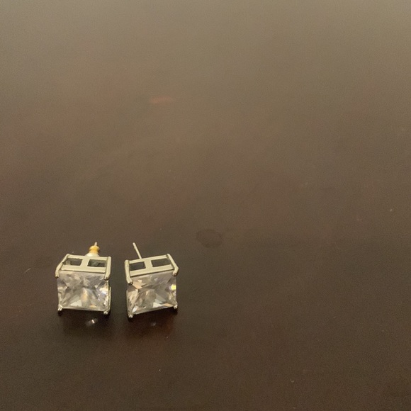 Bundle of 2 pre-loved silver and Diamond earrings! - Picture 2 of 3